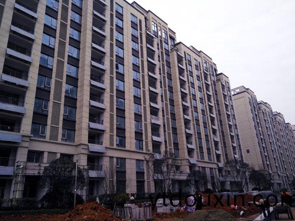 高層住宅陽檯壁掛(gua)式太陽能熱水係(xi)統解(jie)決方案