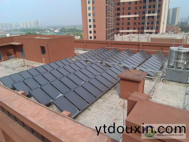 東瀾灣社區醫療用(yong)房太陽能熱水係統(tong)工程