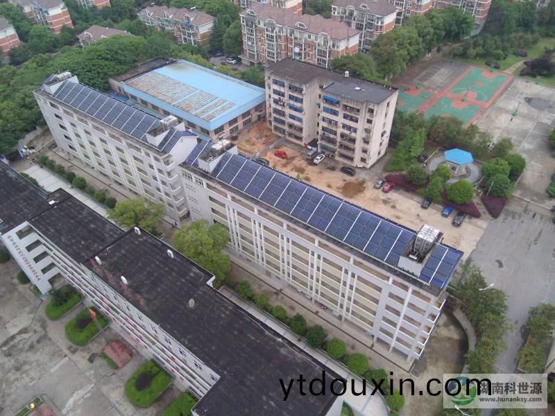 長沙縣星沙中(zhong)學學生宿捨太陽能熱水(shui)係統工程
