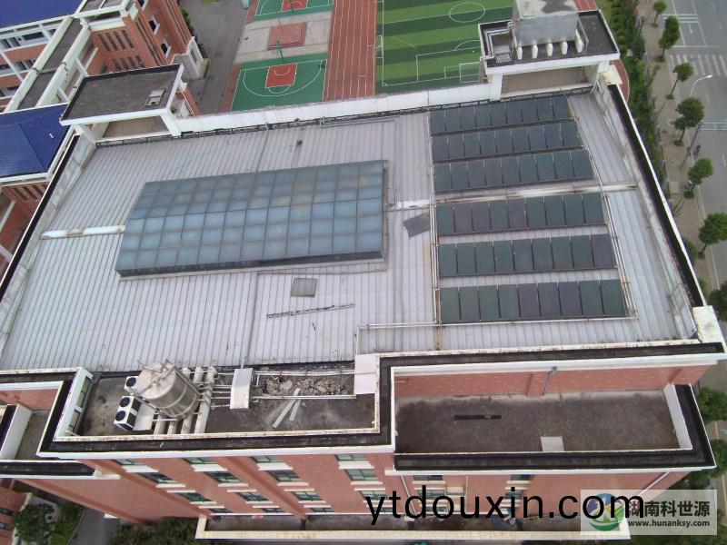 長沙市芙蓉區(qu)東風小學太(tai)陽能熱(re)水係統工程