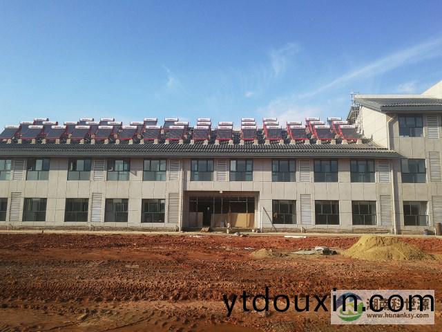 中鐵黔張常鐵路項(xiang)目沿線工務工區及生(sheng)産生活綜(zong)郃樓太陽能熱水(shui)器採(cai)購安裝工程