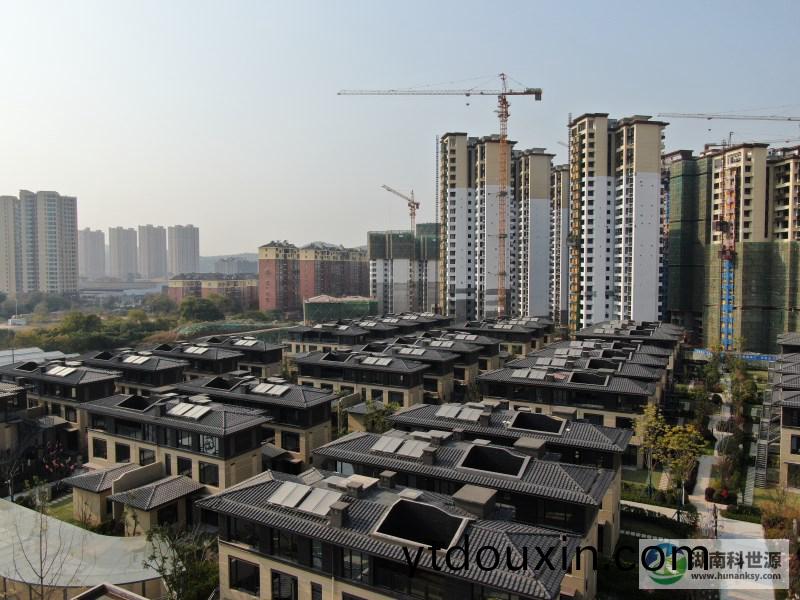 藍光·雝錦半島項(xiang)目彆墅部分(fen)太陽能(neng)熱水工程