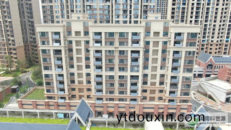 長沙大漢(han)公園裏(li)項目住宅陽檯壁掛太陽能熱水係統工程