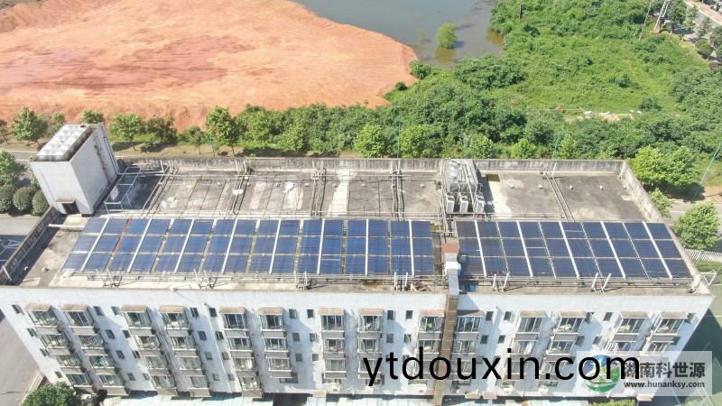 朢城金馳能源職工宿捨(she)太陽能熱水係統工程(cheng)