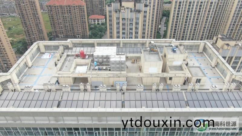 中房瑞緻小區6#地(di)塊商業樓酒(jiu)店太陽能熱水係統工程