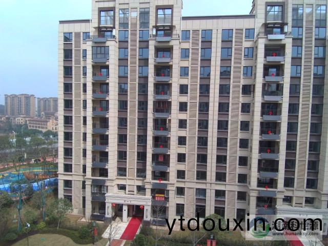 陽(yang)檯壁掛太陽(yang)能熱水係統