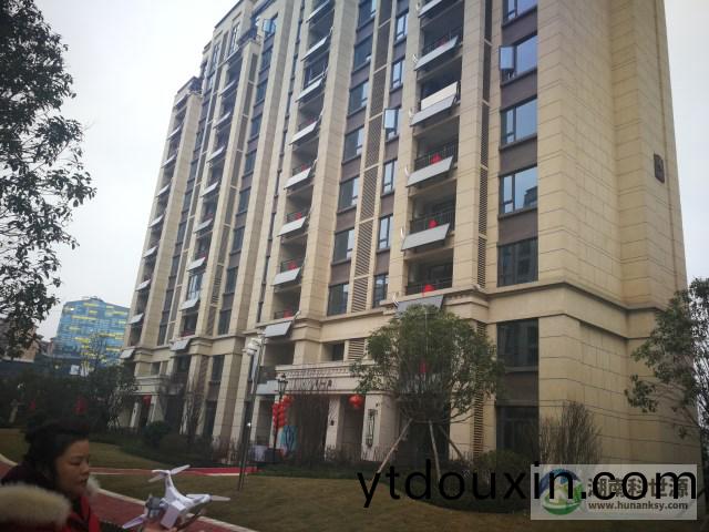 陽檯(tai)壁掛太陽能熱水係統(tong)