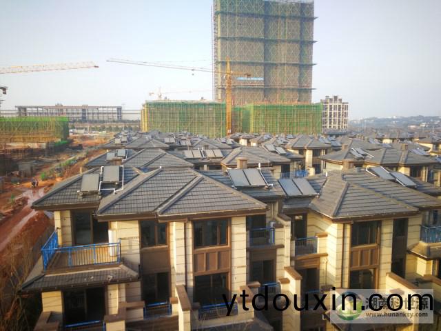 彆墅太(tai)陽能熱水工程