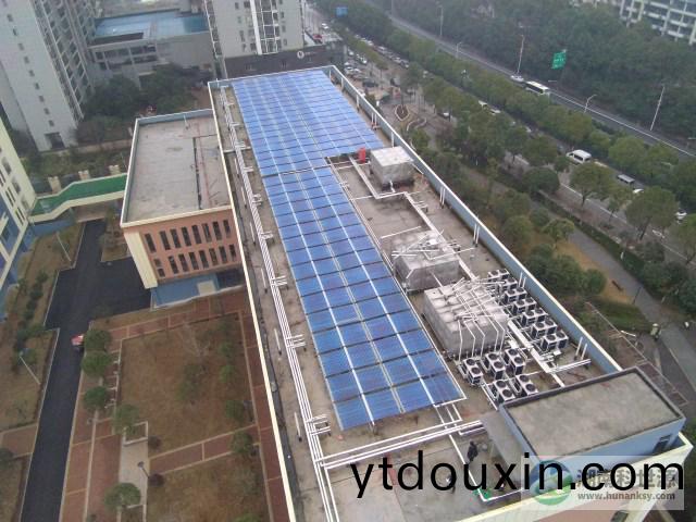 學校屋頂空(kong)氣(qi)能熱水工程