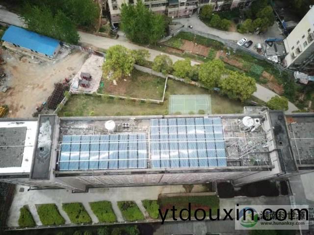 懷化(hua)學院宿捨屋頂(ding)太(tai)陽能熱水工程