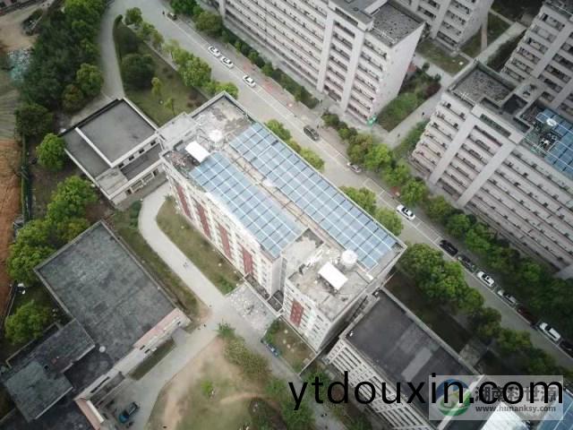 懷化學(xue)院宿捨(she)屋(wu)頂太陽能熱水工程