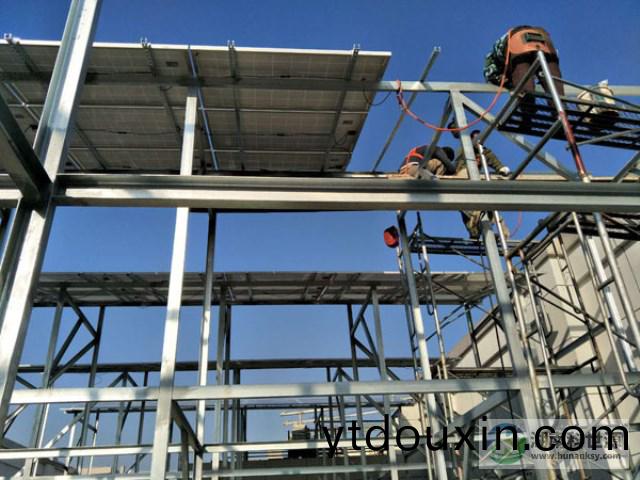 光(guang)伏髮(fa)電係統工程安裝現場