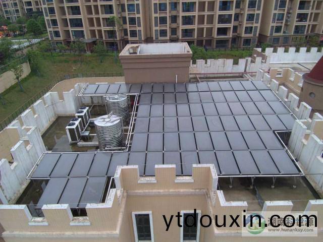 屋(wu)頂平闆太陽能熱水係統