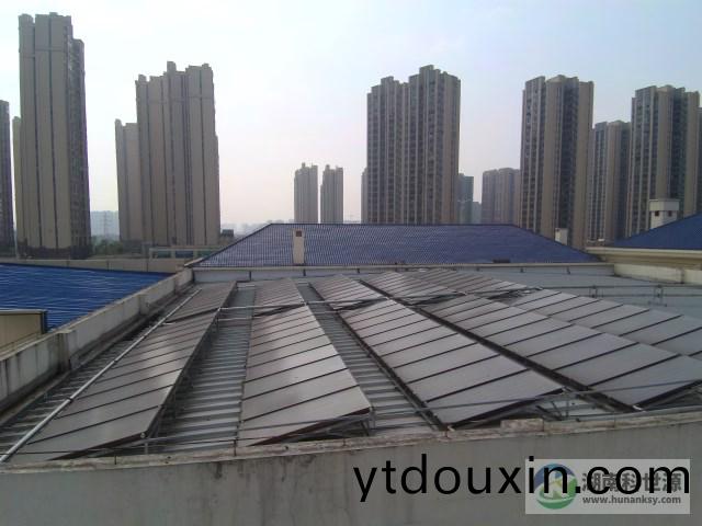 平闆太(tai)陽(yang)能熱水(shui)係統