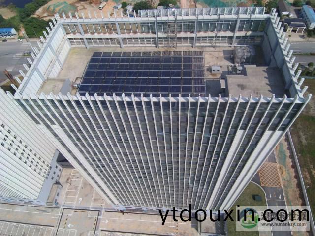 屋頂太陽能(neng)熱水係統(tong)工程