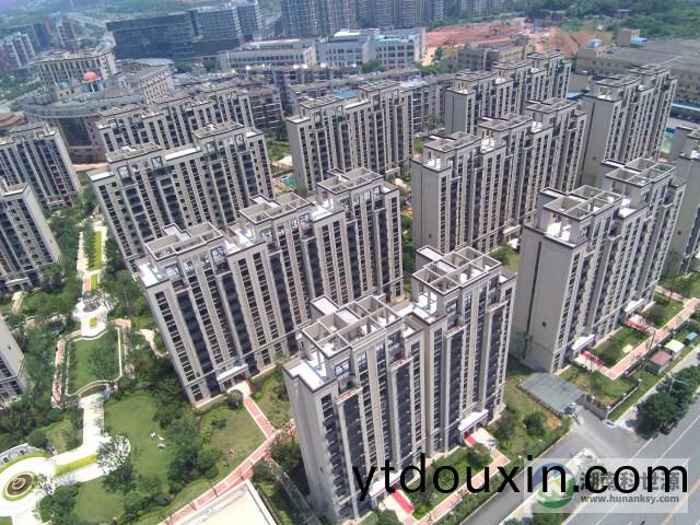 小區(qu)陽檯(tai)壁掛太陽能熱水係統