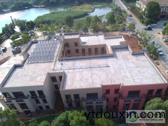 幼(you)兒園(yuan)屋頂太陽能熱水係統