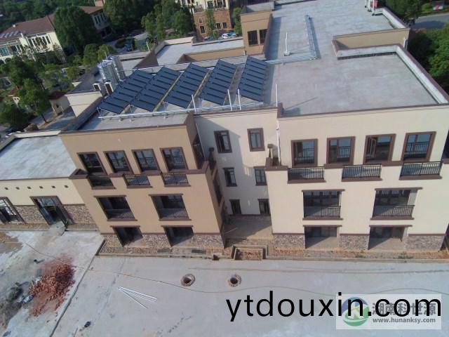 幼兒園屋頂太(tai)陽能(neng)熱水係統