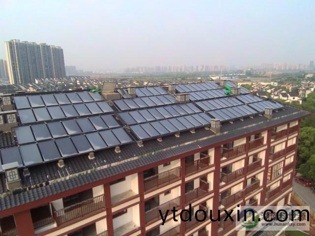 斜屋頂平闆太陽能集熱(re)係統