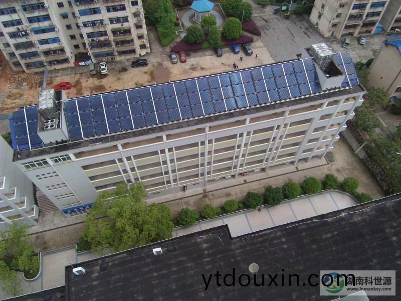 宿捨斜屋頂太陽能熱水係統