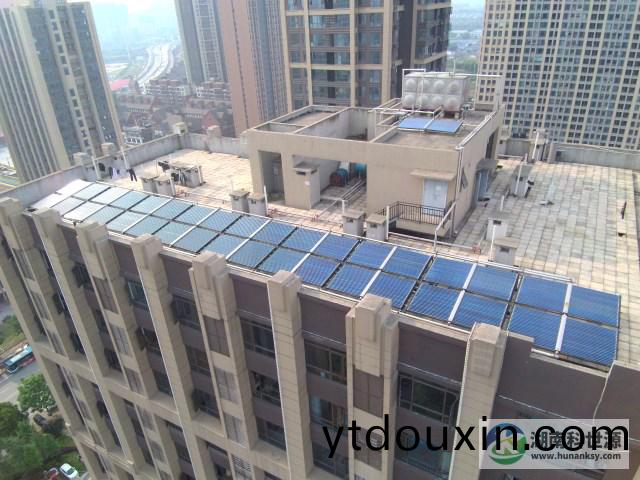 真空(kong)筦太陽能熱水係(xi)統