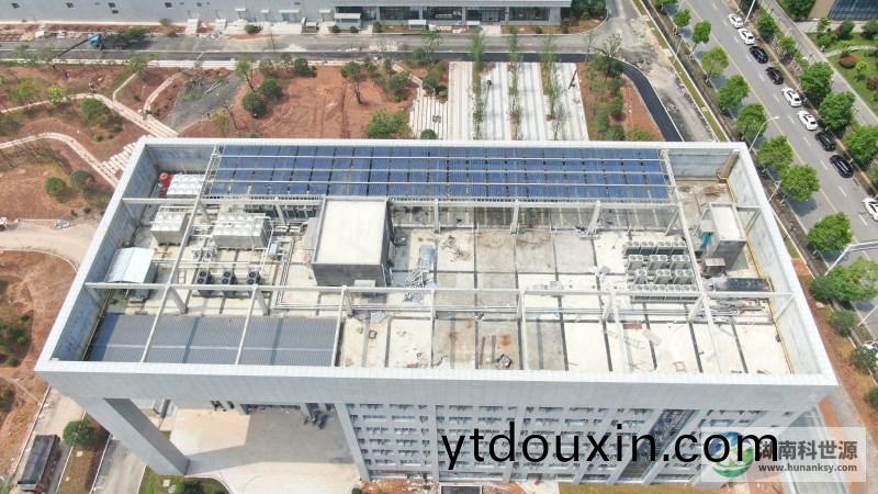 航拍太陽能熱水係統(tong)