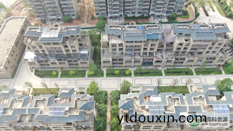 洋房太陽能(neng)熱水係統工程