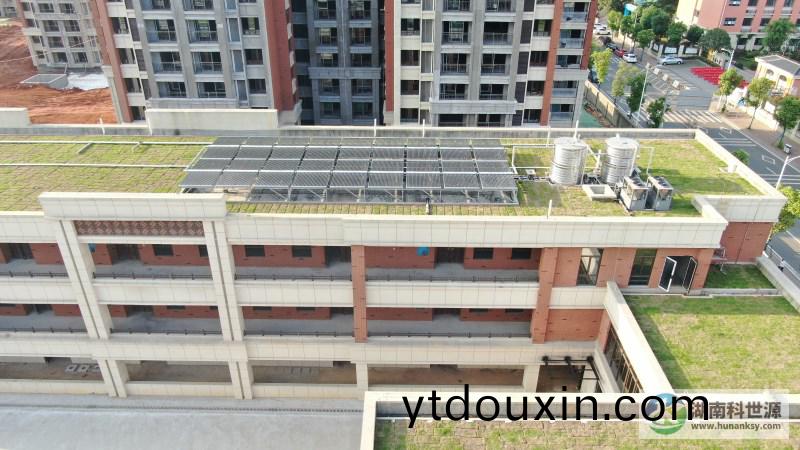 太(tai)陽能空(kong)氣能熱水係統工程