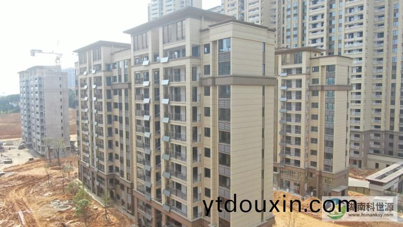 陽檯壁掛太陽能熱(re)水器