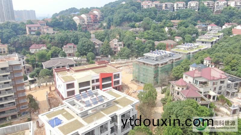 一體落水式太陽能(neng)熱(re)水器