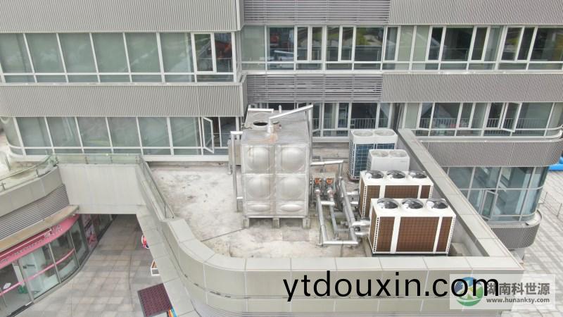 裠樓輔熱(re)設備及儲熱(re)水(shui)箱