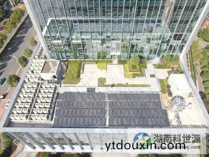 平闆太陽能熱水係統工程