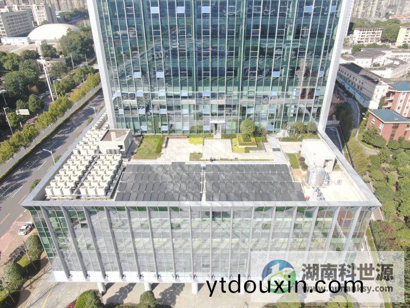 平闆太陽能熱水係統工程